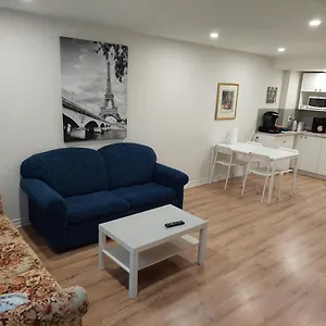 Apartment Spacious Basement One Bedroom Apartment, Wifi.