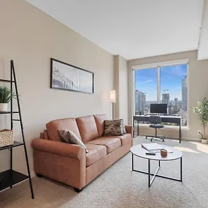 Apartment Heart Of Downtown Spacious Luxury With Stunning Views And Premium Amenities 
