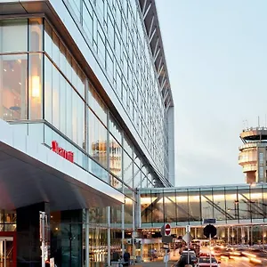 Отель Marriott Montreal Airport In-terminal, Дорваль